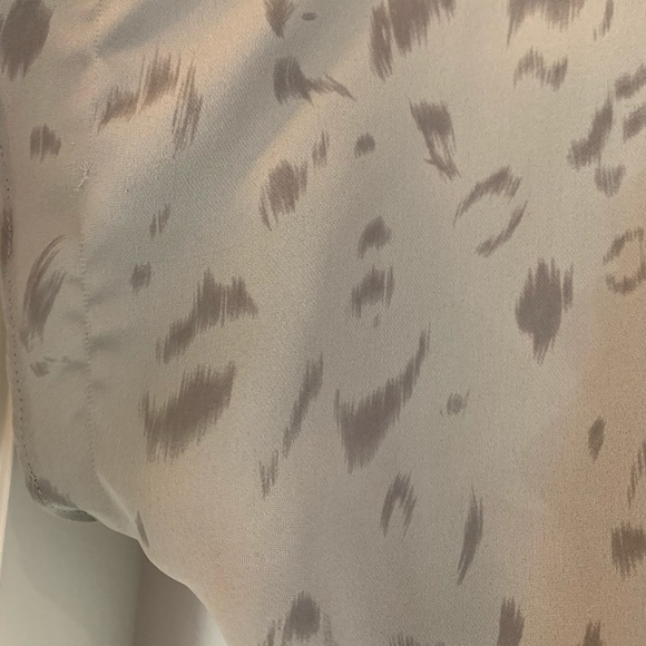 Aritzia Babaton 100% Silk Grey Leopard Blouse - Picture 6 of 10
